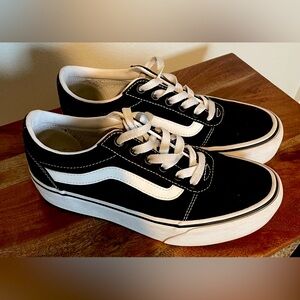 Women’s Vans platform shoe